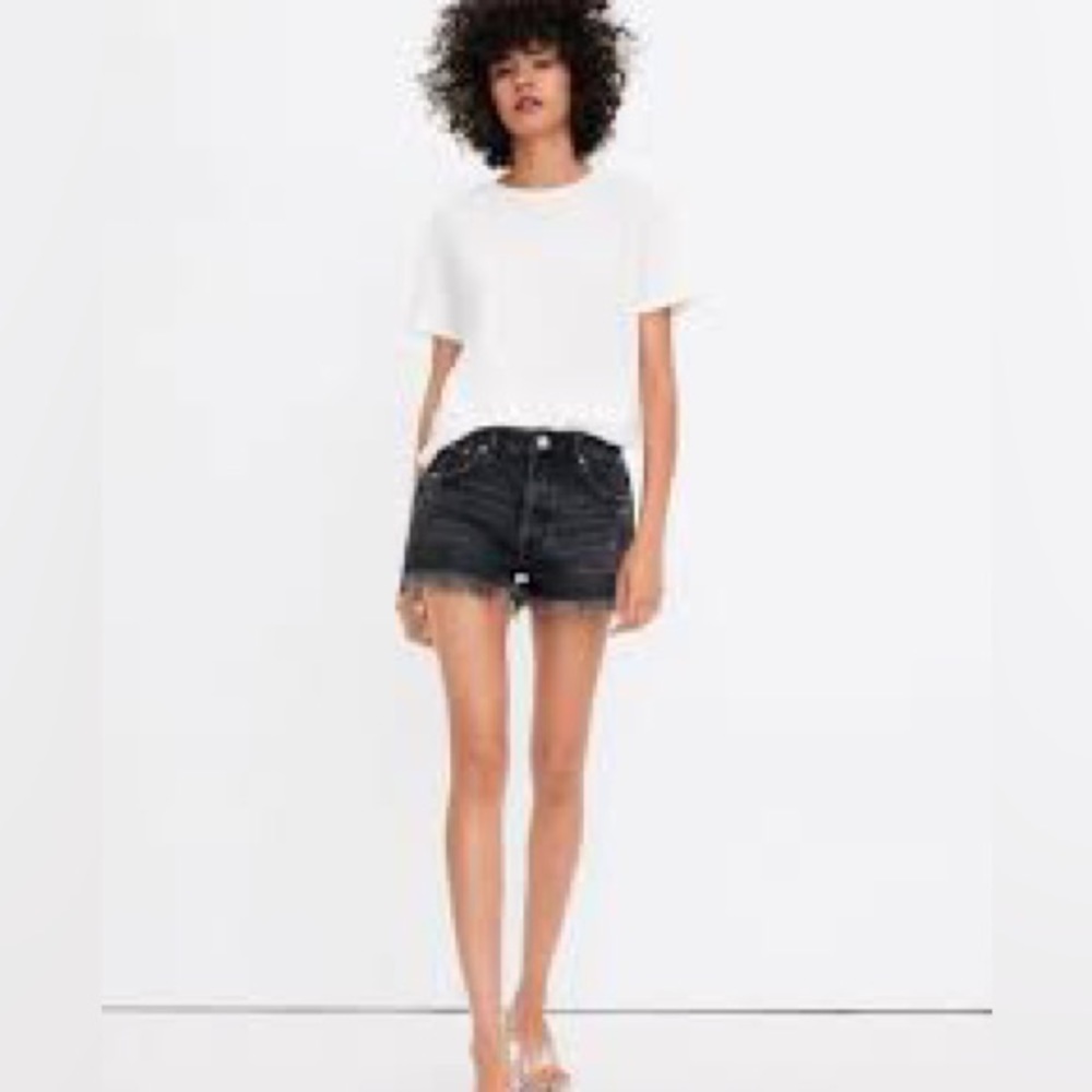 NWT Zara Denim Mid-Rise Frayed Black Jean Shorts Size 8